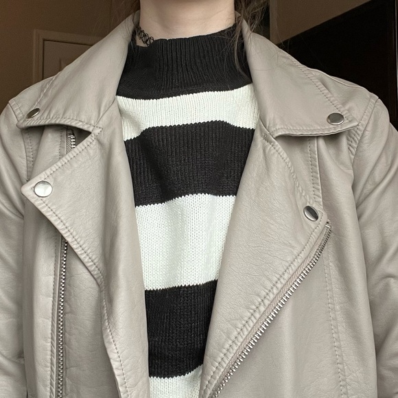 🥠 Taupe Pleather Jacket - Picture 7 of 8